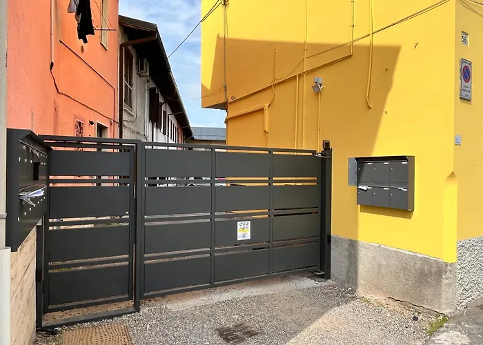 Room Saronno + B&B