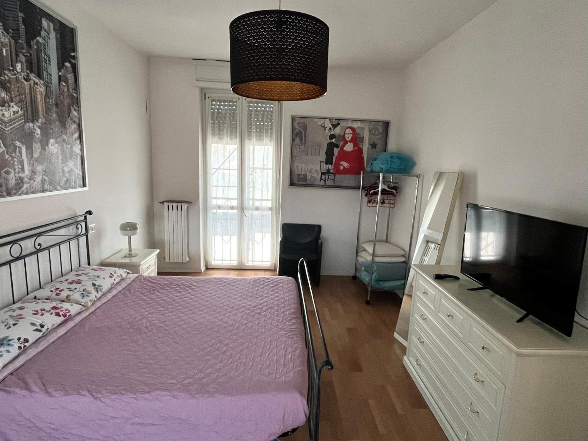 Bed & Breakfast + *